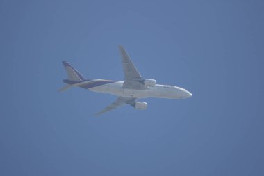 Chiangmai, Tayland - 23 Kasım 2018: Boeing 777-200, Tayland hava yolu Hs-Tjb Tg105. Bangkok Suvarnabhumi için Tayland Chiangmai Havaalanı'ndan çıkar.
