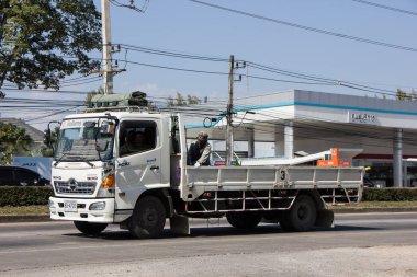Chiangmai, Tayland - 30 Kasım 2018: Özel Hino kargo kamyon. Fotoğrafa yol no.1001 8 km şehir merkezine Chiangmai, Tayland.