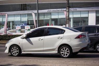 Chiangmai, Tayland - 3 Aralık 2018: Özel Eko Kiralık Mazda 2. Yol no.1001 Chiangmai iş alanı 8 km.