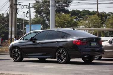 Chiang Mai, Tayland-29 Ekim 2017: özel araç. BMW 320c. Fotoğrafa yol no.1001 8 km şehir merkezine Chiangmai, Tayland.