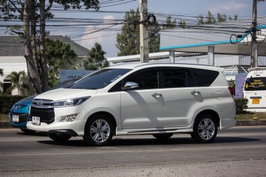 Chiangmai, Tayland - 2 Aralık 2018: Yeni Toyota Innova Crysta, Premium Crossover Mpv. Foto Road Hayır 121 hakkında 8 km şehir merkezine Chiangmai, Tayland.