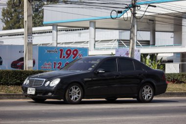 Chiangmai, Tayland - 2 Aralık 2018: lüks araba Mercedes Benz E220. Radyal yol no.1001 kuzeyinde chiangmai şehir fotoğraf.