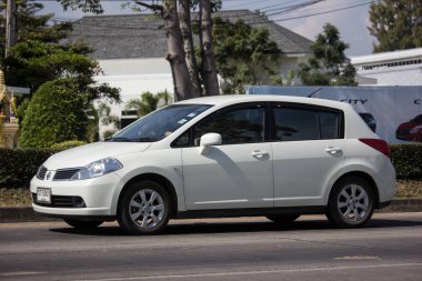 Chiangmai, Tayland - 2 Aralık 2018: Özel araba, Nissan Tiida. Fotoğraf Road Hayır 121 hakkında 8 km şehir merkezine Chiangmai, Tayland.