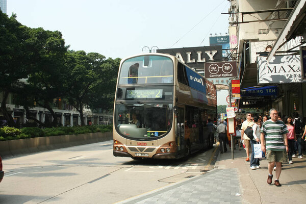 Гонконг - 4 октября 2007 года: Люди и Мбаппе в ЦБР Гонконга. Гонконг
.