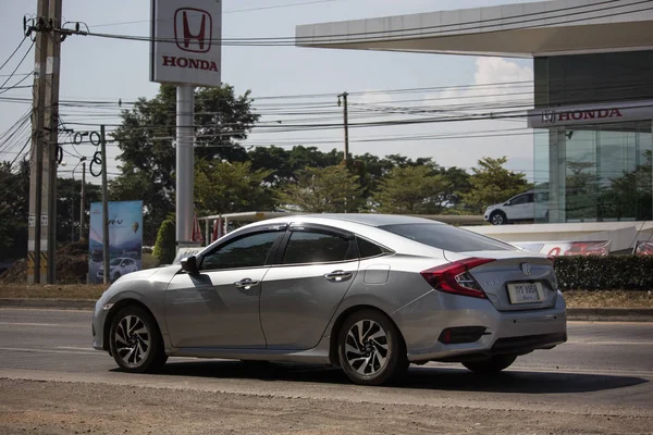 Chiangmai, Tayland - 2 Aralık 2018: Özel Sedan araba Honda Automobil, Onuncu nesil Honda Civic. Yol no.1001 Chiangmai iş alanı 8 km.