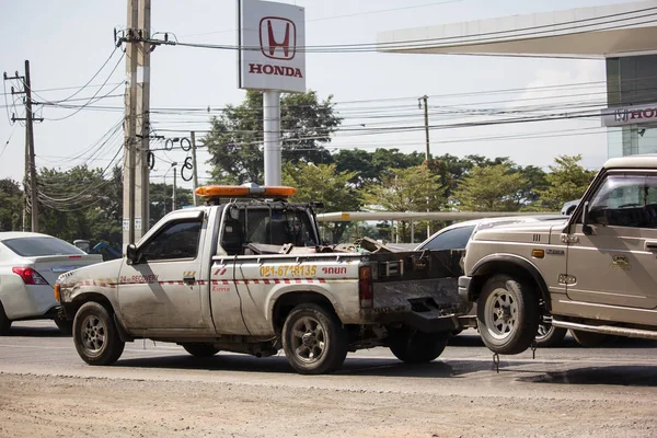 Chiangmai, Tayland - 2 Aralık 2018: Nam Jaruen çekiciyi acil araba hareket. Fotoğraf Road Hayır 121 hakkında 8 km şehir merkezine Chiangmai, Tayland.