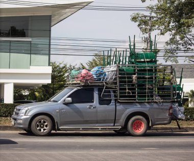 Chiangmai, Tayland - 3 Aralık 2018: Özel Isuzu Dmax kamyonet. Yol no.1001 Chiangmai şehir merkezine 8 km.