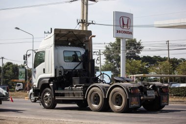 Chiangmai, Tayland - 3 Aralık 2018: Özel Isuzu kargo kamyon. Fotoğrafa yol no.1001 8 km şehir merkezine Chiangmai, Tayland.
