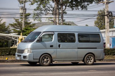 Chiangmai, Tayland - 4 Aralık 2018: Özel eski Nissan Urvan Van araba. Yol no.121 şehir merkezine Chiangmai Tayland hakkında 8 km, fotoğraf.