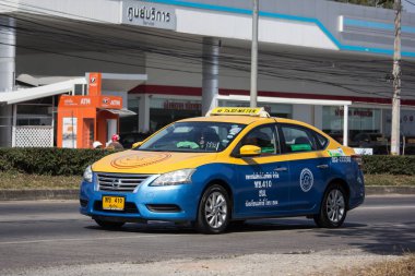 Chiangmai, Tayland - 4 Aralık 2018: City taksi metre chiangmai, Nissan narin, şehir hizmetinde. Yol no.1001, Chiangmai iş alanı 8 km.
