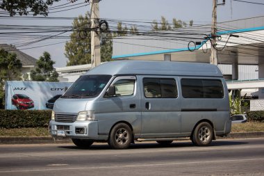 Chiangmai, Tayland - 4 Aralık 2018: Özel eski Nissan Urvan Van araba. Yol no.121 şehir merkezine Chiangmai Tayland hakkında 8 km, fotoğraf.