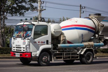 Chiangmai, Tayland - 4 Aralık 2018: Beton Pmix beton ürün şirket kamyon. Fotoğrafa yol no.121 8 km şehir merkezine Chiangmai, Tayland.