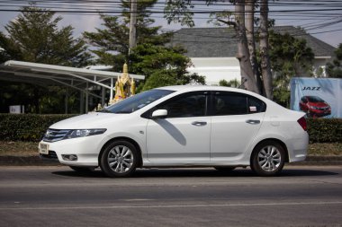 Chiangmai, Tayland - 4 Aralık 2018: Özel Honda City kompakt araç. Japon üretici Honda tarafından üretilen. Fotoğrafa yol no.121 8 km şehir merkezine Chiangmai, Tayland.
