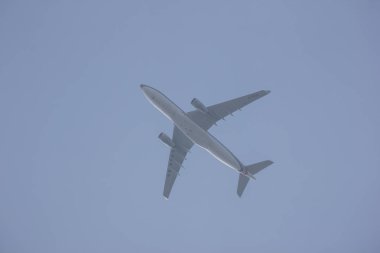 Chiangmai, Tayland - 4 Aralık 2018: B-5938 Airbus A330-200 Çin Doğu havayolu şirketi. Şanghay'a Chiangmai Havaalanı'ndan çıkar.