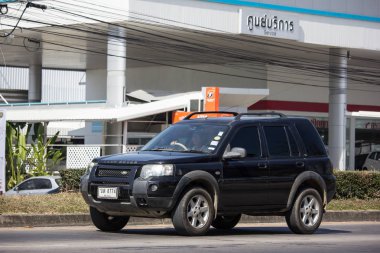 Chiangmai, Tayland - 4 Aralık 2018: Özel Suv araba, Siyah Land Rover Freelander 2. Radyal yol no.1001, kuzeyinde chiangmai şehir fotoğraf.