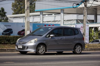 Chiangmai, Tayland - 4 Aralık 2018: Özel şehir araba Honda Jazz. 5 kapı hatchback otomobil. Yol no.121 şehir merkezine Chiangmai Tayland hakkında 8 km, fotoğraf.