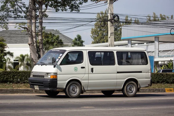 泰国清迈 2018年12月4日 私人丰田 Hiace 老面包车 在距离清迈市8公里的1001号公路上 — 图库照片