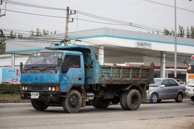 Chiang Mai, Tayland-29 Ekim 2017: özel Mitsubishi Canter damperli kamyon. Fotoğrafa yol no.121 8 km şehir merkezine Chiangmai, Tayland.