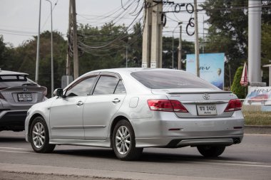 Chiangmai, Tayland - 18 Aralık 2018: Özel araba Toyota Camry. Yol no.1001 Chiangmai iş alanı 8 km.
