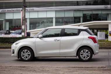 Chiangmai, Tayland - 18 Aralık 2018: Özel Eko kent araba yeni Suzuki Swift. Fotoğrafa yol no.121 8 km şehir merkezine Chiangmai, Tayland.