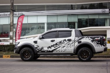 Chiangmai, Tayland - 18 Aralık 2018: Özel pikap araba, Ford Ranger. Yol no.1001, Chiangmai şehir merkezine 8 km.