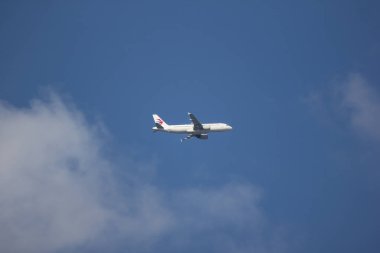 Chiangmai, Tayland - 16 Aralık 2018: B-6012 Airbus A320-200 Çin Doğu havayolu şirketi. Şangay için Chiangmai havaalanından kalkış.