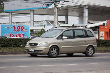 Chiangmai, Tayland - 18 Aralık 2018: Özel Suv araba, Chevrolet Zafira. Fotoğrafa yol no.121 8 km şehir merkezine Chiangmai, Tayland.
