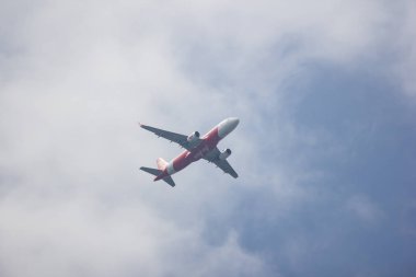 Chiangmai, Tayland - 14 Aralık 2018: Hs-Bbw Airbus A320-200 Tay Airasia. Hanoi için Chiangmai Havaalanı'ndan çıkar.