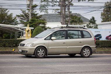 Chiangmai, Tayland - 18 Aralık 2018: Özel Suv araba, Chevrolet Zafira. Fotoğrafa yol no.121 8 km şehir merkezine Chiangmai, Tayland.