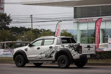 Chiangmai, Tayland - 18 Aralık 2018: Özel pikap araba, Ford Ranger. Yol no.1001, Chiangmai şehir merkezine 8 km.