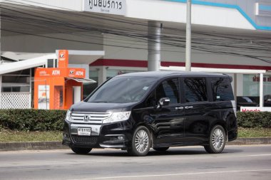 Chiangmai, Tayland - 18 Aralık 2018: Özel Honda Van, Honda Stepwgn Spada. Yol no.1001, Chiangmai şehir merkezine 8 km.