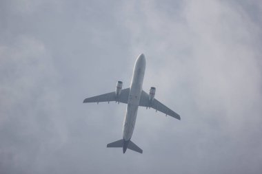 Chiangmai, Tayland - 6 Aralık 2018: Hs-Txa Airbus A320-200 Tay gülümsemek hava yolu. Bangkok Suvarnabhumi için Chiangmai Havaalanı'ndan çıkar.