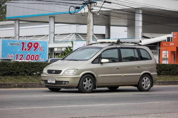 Chiangmai, Tayland - 18 Aralık 2018: Özel Suv araba, Chevrolet Zafira. Fotoğrafa yol no.121 8 km şehir merkezine Chiangmai, Tayland.