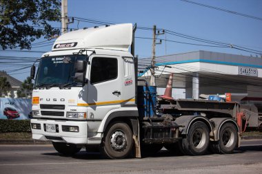 Chiangmai, Tayland - 24 Aralık 2018: Özel Mitsubishi Fuso kargo kamyon. Fotoğrafa yol no.121 8 km şehir merkezine Chiangmai, Tayland.