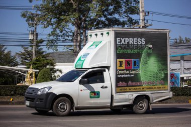 Chiangmai, Tayland - 24 Aralık 2018: Konteyner kamyon Pnl lojistik taşımacılık şirketi. Yol no.121 şehir merkezine Chiangmai Tayland hakkında 8 km, fotoğraf.