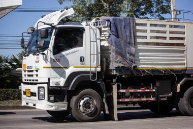 Chiangmai, Tayland - 24 Aralık 2018: Özel Isuzu Damperli kamyon. Yol no.1001 Chiangmai iş alanı 8 km.
