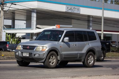 Chiangmai, Tayland - 24 Aralık 2018: Özel Mitsubishi Pajero Suv araba. Yol no.1001 Chiangmai şehir merkezine 8 km.
