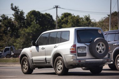 Chiangmai, Tayland - 24 Aralık 2018: Özel Mitsubishi Pajero Suv araba. Yol no.1001 Chiangmai şehir merkezine 8 km.