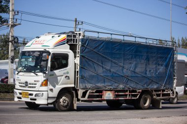 Chiangmai, Tayland - 24 Aralık 2018: Özel Hino kargo kamyon. Fotoğrafa yol no.1001 8 km şehir merkezine Chiangmai, Tayland.