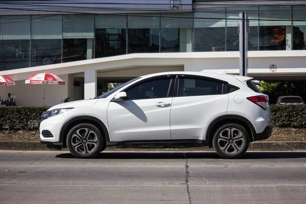 Chiangmai, Tayland - 24 Aralık 2018: Özel araba yeni Honda Hrv şehir Suv otomobil. Yol no.1001 Chiangmai şehir merkezine 8 km.