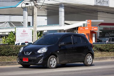 Chiangmai, Tayland - 25 Aralık 2018: Eko araba Nissan Mart. Yol no.1001 Chiangmai iş alanı 8 km.