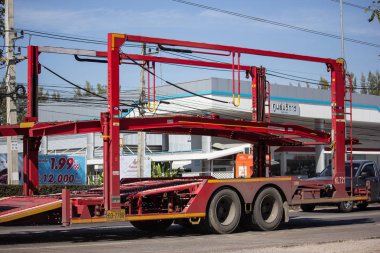 Chiangmai, Tayland - 25 Aralık 2018: Kltl taşıyıcı römork kamyon. Yol no.1001, Chiangmai şehir merkezine 8 km.