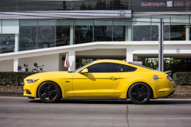 Chiangmai, Tayland - 3 Ocak 2019: Yeni Ford Mustang spor araba. Fotoğraf chiangmai şehrinin kentsel fringe de yol.