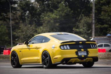 Chiangmai, Tayland - 3 Ocak 2019: Yeni Ford Mustang spor araba. Fotoğraf chiangmai şehrinin kentsel fringe de yol.