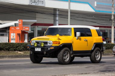 Chiangmai, Tayland - 3 Ocak 2019: Özel otomobil, Toyota Fj cruiser. Yol no.1001, Chiangmai şehir merkezine 8 km.