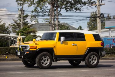 Chiangmai, Tayland - 3 Ocak 2019: Özel otomobil, Toyota Fj cruiser. Yol no.1001, Chiangmai şehir merkezine 8 km.