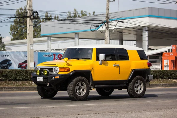 Chiangmai, Tayland - 3 Ocak 2019: Özel otomobil, Toyota Fj cruiser. Yol no.1001, Chiangmai şehir merkezine 8 km.