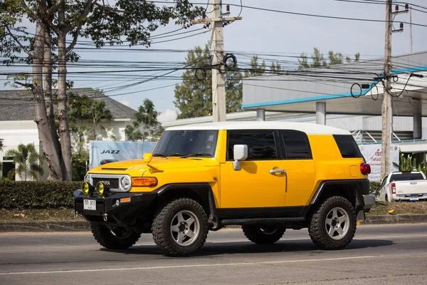Chiangmai, Tayland - 3 Ocak 2019: Özel otomobil, Toyota Fj cruiser. Yol no.1001, Chiangmai şehir merkezine 8 km.