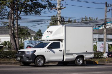 Chiangmai, Tayland - 25 Aralık 2018: Özel pikap kamyon araba Toyota Hilux Revo. Yol no.1001, Chiangmai şehir merkezine 8 km.