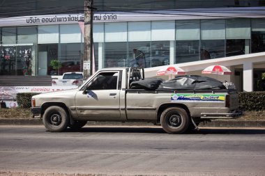 Chiangmai, Tayland - 25 Aralık 2018: Özel eski pikap araba, Toyota Hilux güçlü X. Yol no.1001, Chiangmai şehir merkezine 8 km.